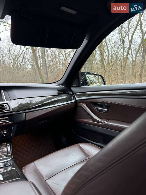 Седан BMW 5 Series 2015 в Новомосковске