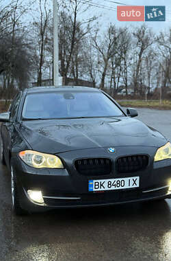 Седан BMW 5 Series 2010 в Вараше