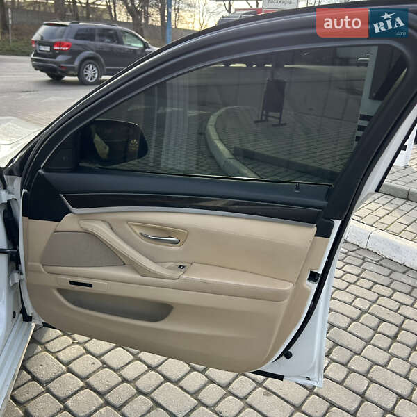 Седан BMW 5 Series 2011 в Львові