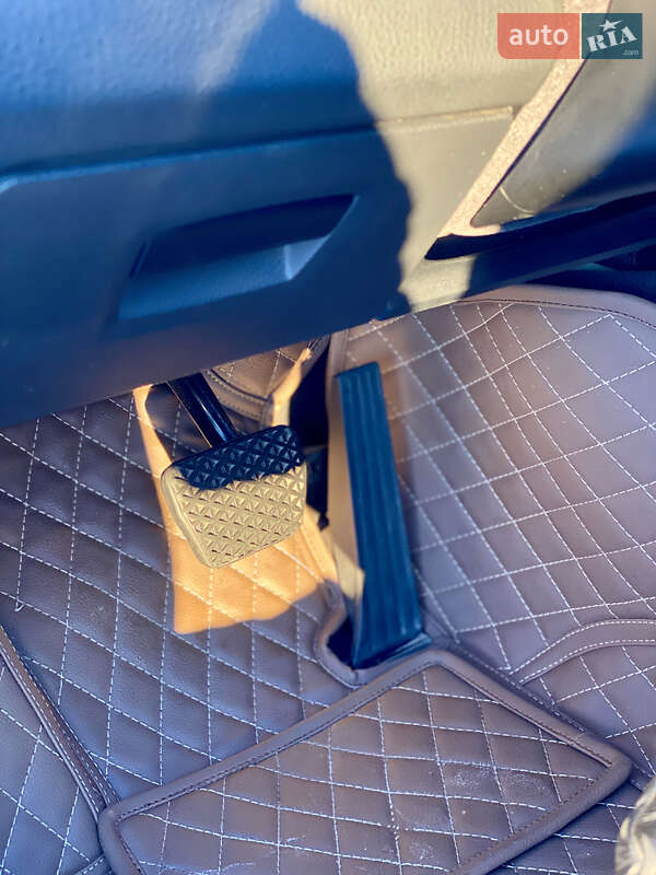 Седан BMW 5 Series 2010 в Кореці фото 18 Седан BMW 5 Series 2010 в Кореці