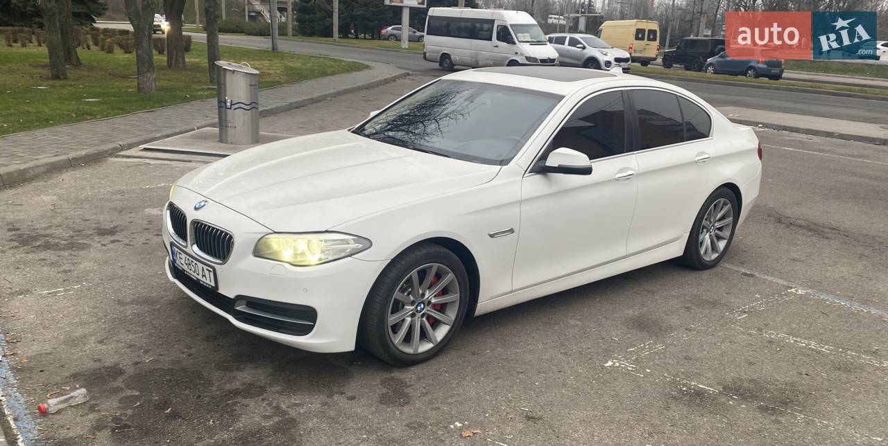 Продам срочно !!!
Ціна знижена!
Спочатку виставляв за 16 200 $.
Реальному покупцеві — торг.
Продам автомобіль у хорошому стані.
Авто купували як друге у сімʼю
Олія в двигуні та коробці замінена,
також замінено ролики та ремені генератора / кондиціонера.
Замінено тормозні диски, та нові колодки стоять передні та задні
Не плутати зі знищеними “американцями” — цей автомобіль вибирали дуже ретельно.
Були подряпини на боковині та пом'ята кришка багажника.
Також не плутати зі старою моделлю — це вже рестайлінгова версія !!! кінець 2013 р. Обновлённая морда обновлённый немного интерфейс обновлённой системы безопасности
І не плутати з 2-літровими двигунами — тут трилітровий мотор, дуже надійний і динамічний.
Проверялась на СТО (на днях) задиров нет !!!
Також на цій BMW стоїть не варіатор, а хороший надійний 8-ступеневий автомат.
Стан автомобіля дуже хороший.
Коробка, двигун у відмінному стані. ходова — нічого не гримить, не шумить, машина їде дуже плавно, динамічно дуже комфортно!
Повний електропакет:
багажник відкривається помахом ноги,
люк
сидіння з пам'яттю
камера заднього виду
Безпека руху з відкритими дверима машина не поїде, якщо двері відчинені.
дуже гарна музика.
Ксенонові фари, при повороті підсвічують поворот, нахиляється.
Причина продажу: купували як другу машину, зараз терміново потрібні гроші.
Автомобіль виглядає дуже дорого, їде дуже комфортно і солідно.
Дуже шкода продавати машину, але такі обставини…