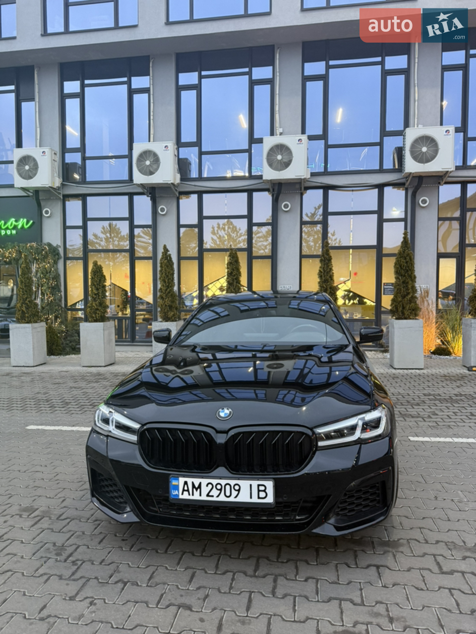 Авто пригнане з Америки з мінімальними пошкодженнями. Безпека ціла. 
Зроблене повне ТО, замінені масла та фільтра , масло в коробці, редуктора, роздатка.
Авто готове до будь яких перевірок. 