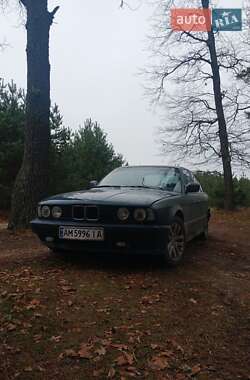 Седан BMW 5 Series 1989 в Житомире