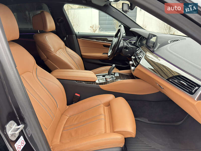 Седан BMW 5 Series 2017 в Львові
