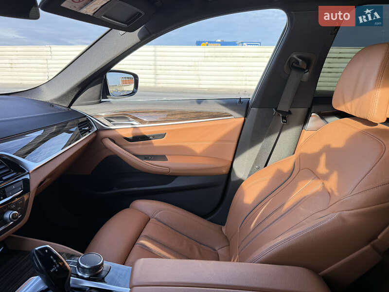 Седан BMW 5 Series 2017 в Львові