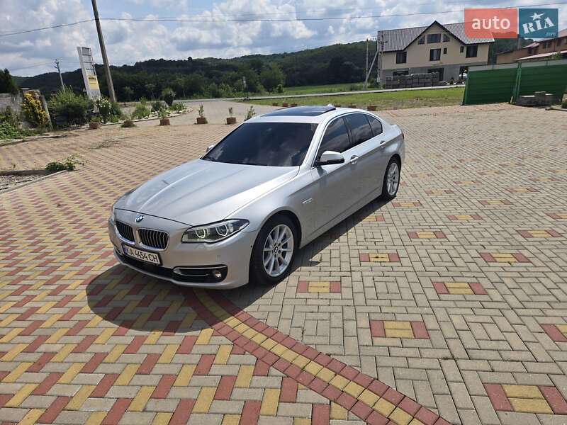 Седан BMW 5 Series 2015 в Мукачевому