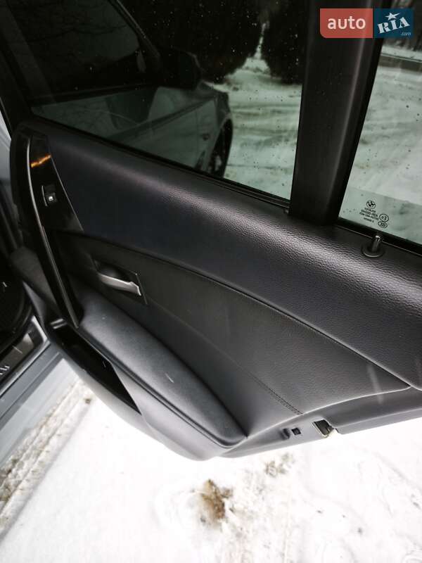 Седан BMW 5 Series 2004 в Львові