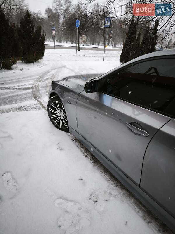 Седан BMW 5 Series 2004 в Львові