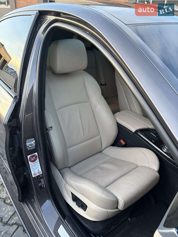 Седан BMW 5 Series 2013 в Черновцах