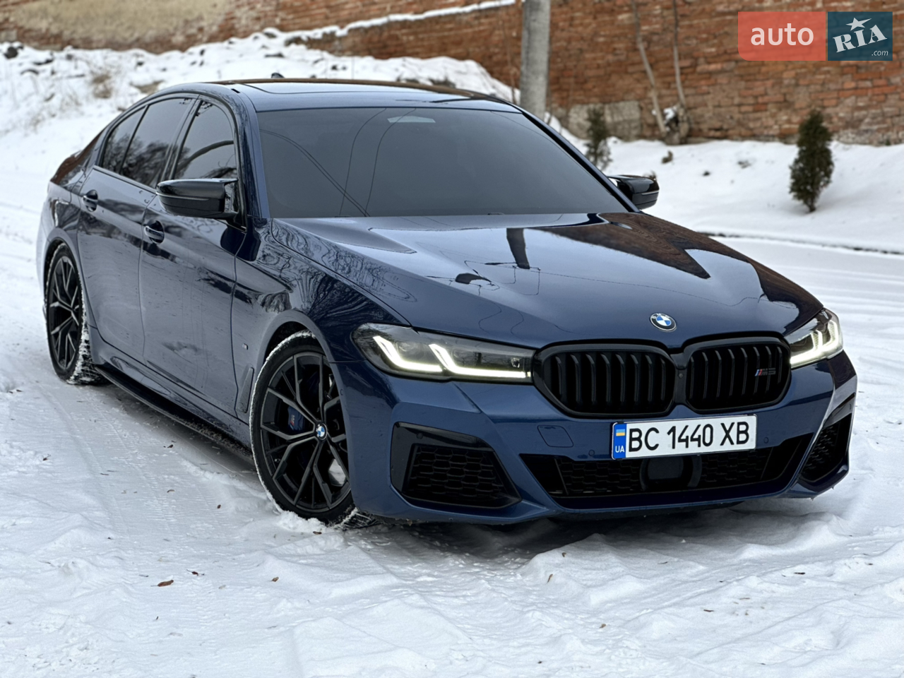 Автомобіль після повного обслуговування 
Таких машин на авторіа немає.
Справжня М5 .
Дуже дорогий колір справжньої М.
Вкладено більше 17000€.
Зроблено все по оригіналу.
Мотор самої новішої і надійної модернізації.
Stage 1 630к.с. Розгін за 3.5сек.
Коробка прошита 
Дорогий вихлоп М5 + ДаунПайпи/Відстріли
Передні фари нові оригінальні Європа
Задні фари нові оригінальні Європа
Гальма М5
Підвіска М5
Нові стойки М5
Приборна панель М5
Ручка АКПП М5
Дисплей М5
Накладки на пороги М5
Ноздрі М5 + Повітряні жалюзі 
Затонований дорогою плівкою американка.
Новий гелевий акумулятор.
Передня частина машини ,частина криші з лобовим обтягнута в бронеплівку.
Реальних 2 власника в Україні.


