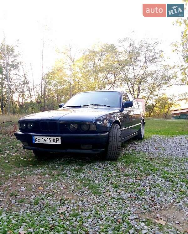 Седан BMW 5 Series 1991 в Кривом Роге