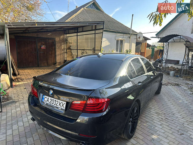 Седан BMW 5 Series 2010 в Умані