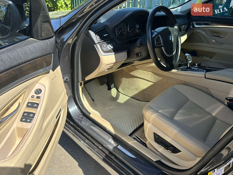 Седан BMW 5 Series 2010 в Умані