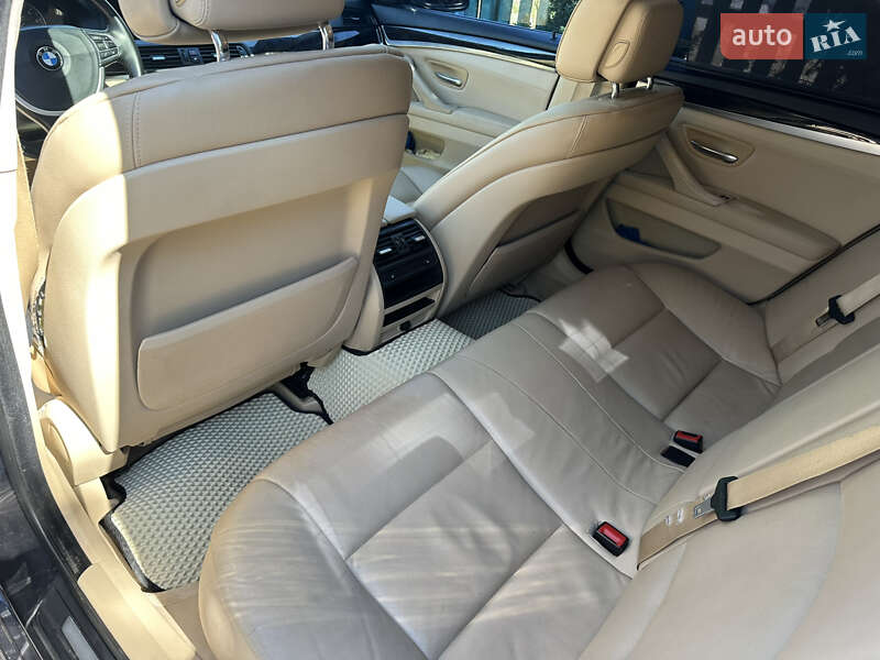 Седан BMW 5 Series 2010 в Умані