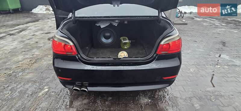 Седан BMW 5 Series 2004 в Каменском
