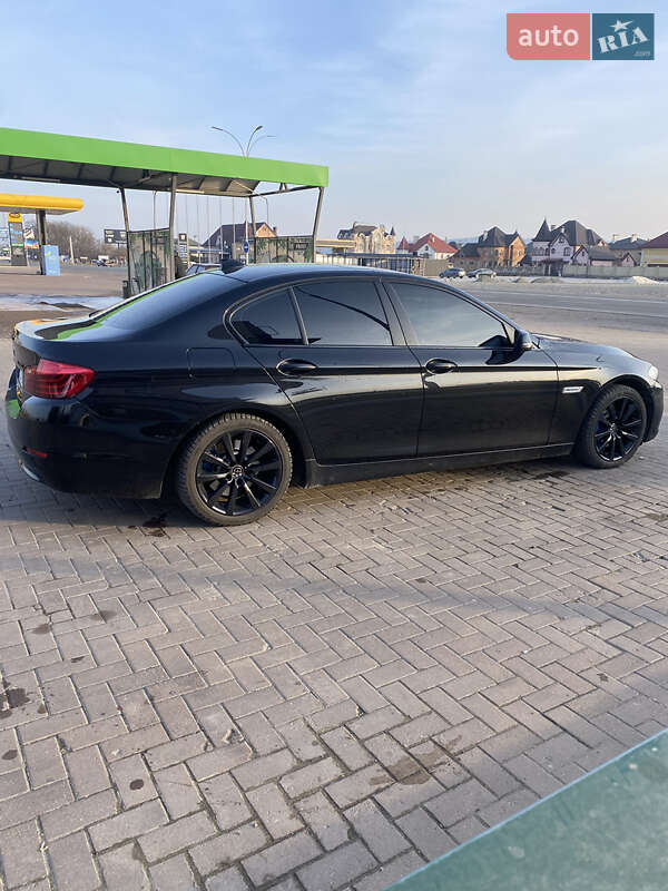 Седан BMW 5 Series 2015 в Чернівцях