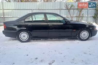 Седан BMW 5 Series 2000 в Миргороде