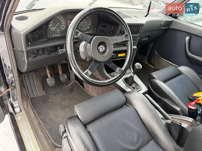 Седан BMW 5 Series 1982 в Киеве