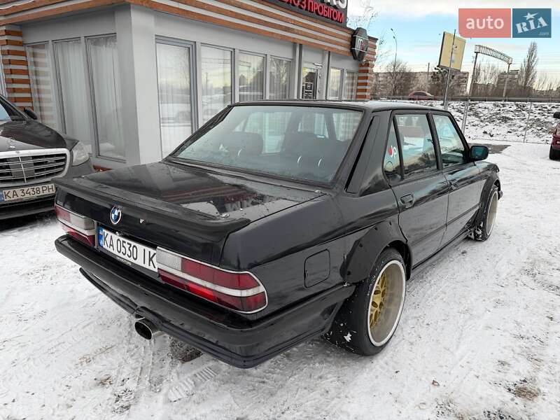 Седан BMW 5 Series 1982 в Киеве
