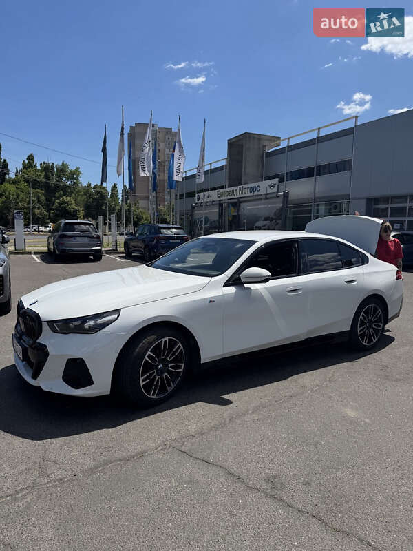 Седан BMW 5 Series 2023 в Николаеве фото 4 Седан BMW 5 Series 2023 в Николаеве