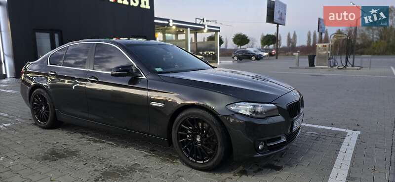 Седан BMW 5 Series 2015 в Чернівцях