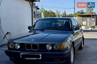 Седан BMW 5 Series 1992 в Запорожье