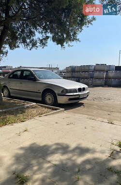 Седан BMW 5 Series 2000 в Ужгороде