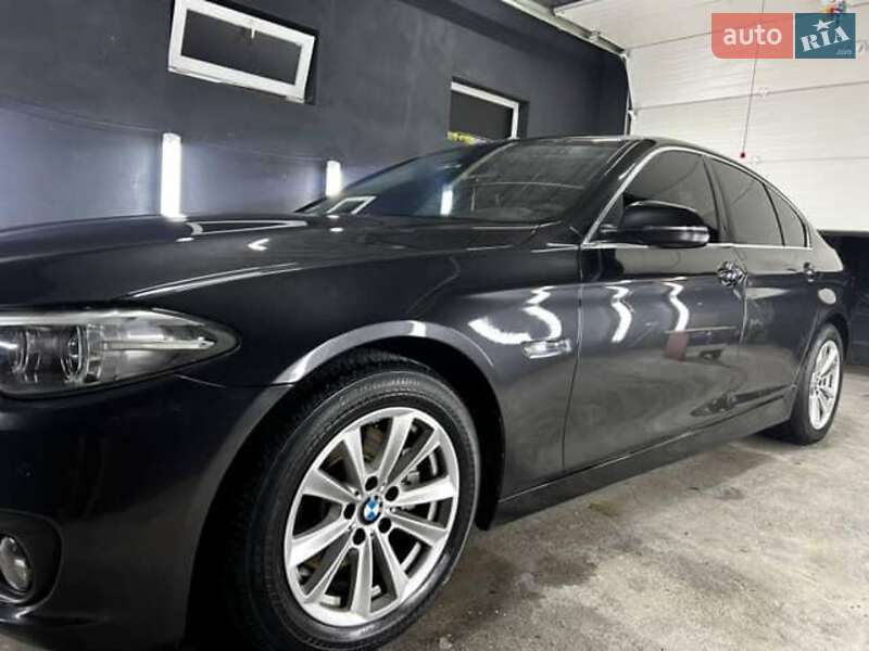 Седан BMW 5 Series 2015 в Чернівцях