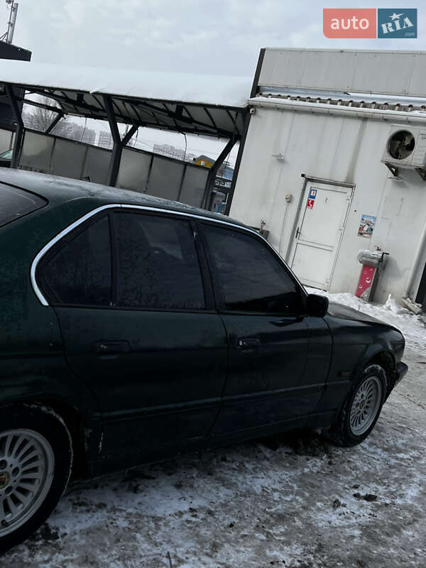 Седан BMW 5 Series 1991 в Вишневом