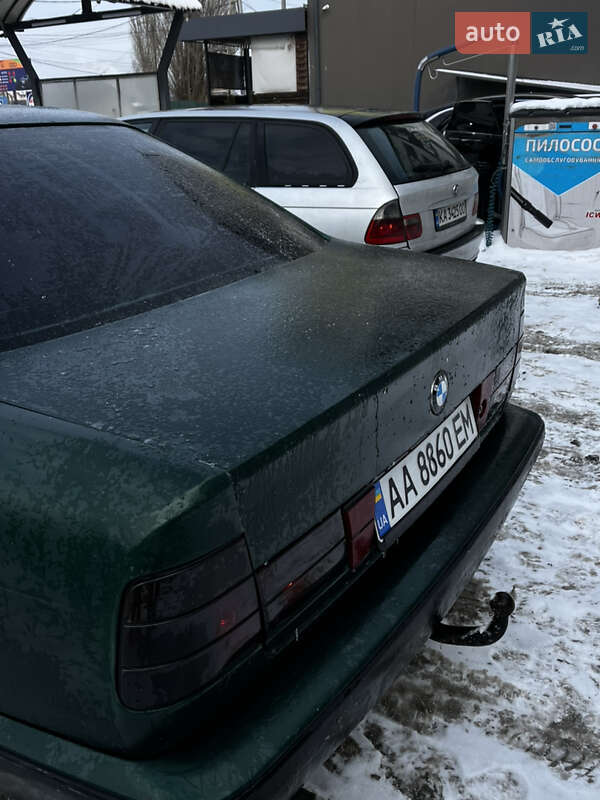 Седан BMW 5 Series 1991 в Вишневом
