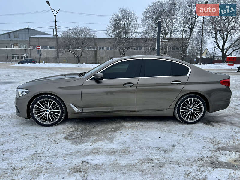 Седан BMW 5 Series 2017 в Нововолынске