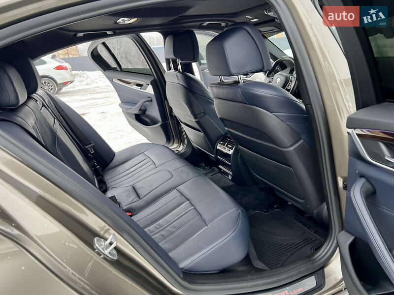 Седан BMW 5 Series 2017 в Нововолынске