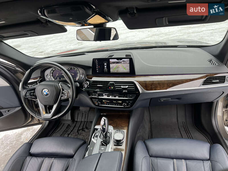Седан BMW 5 Series 2017 в Нововолынске