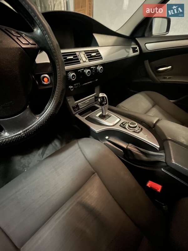 Седан BMW 5 Series 2009 в Львове