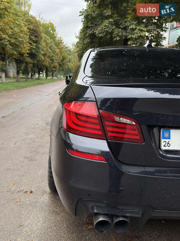 Седан BMW 5 Series 2012 в Хотине