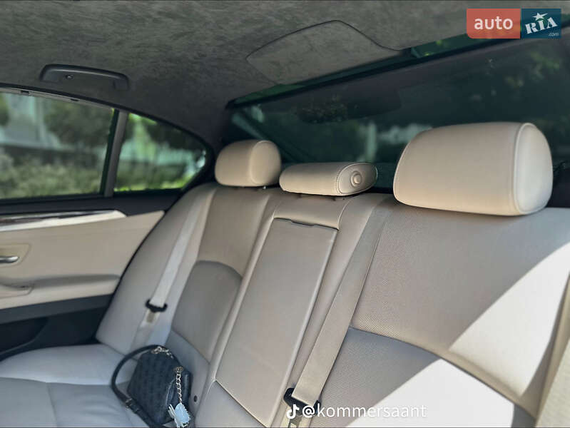 Седан BMW 5 Series 2012 в Хотине