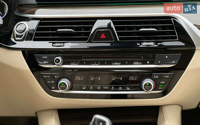 Седан BMW 5 Series 2017 в Львове