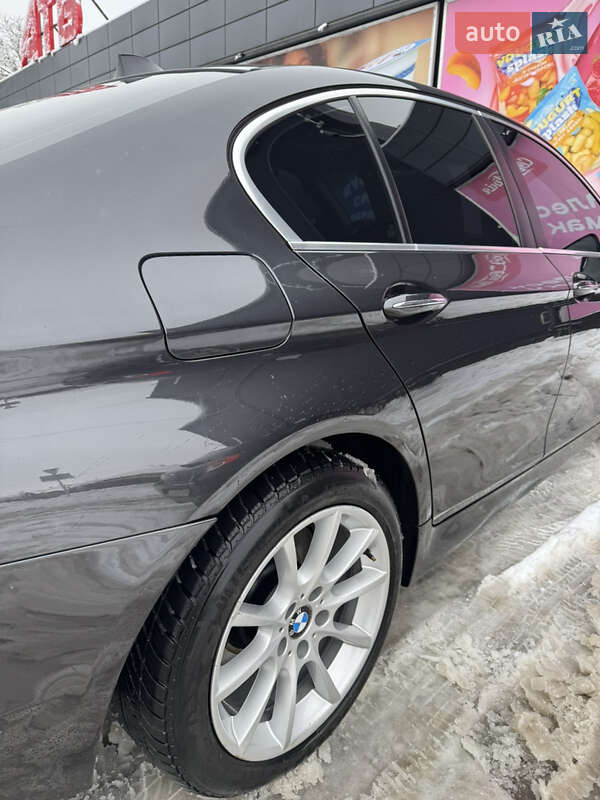 Седан BMW 5 Series 2011 в Хотине