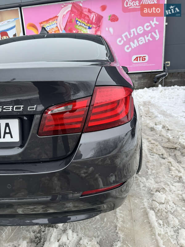 Седан BMW 5 Series 2011 в Хотине