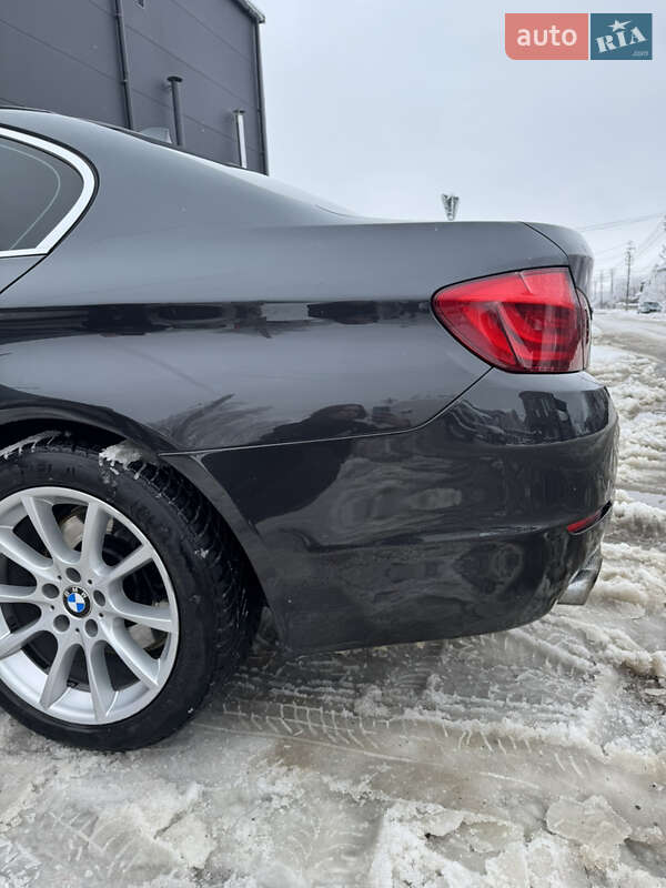 Седан BMW 5 Series 2011 в Хотине