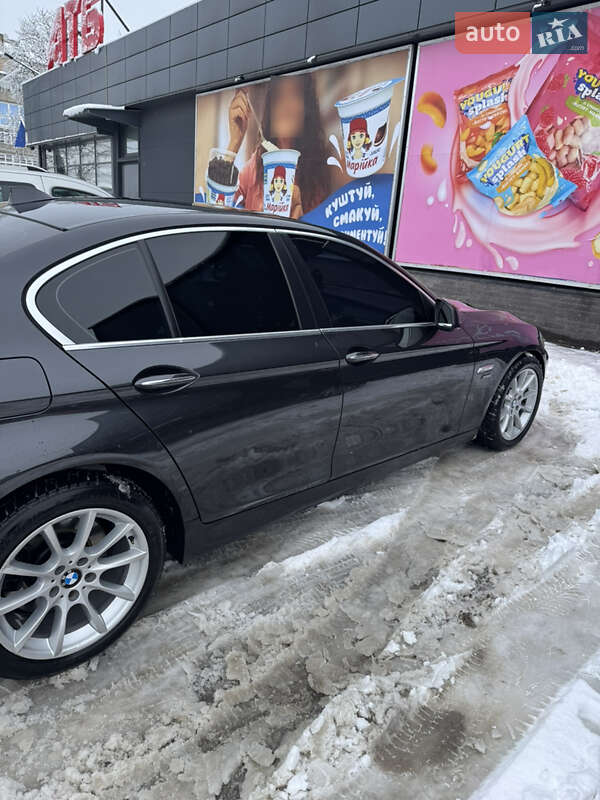 Седан BMW 5 Series 2011 в Хотине