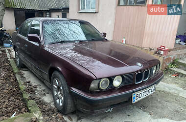 Седан BMW 5 Series 1990 в Ромнах