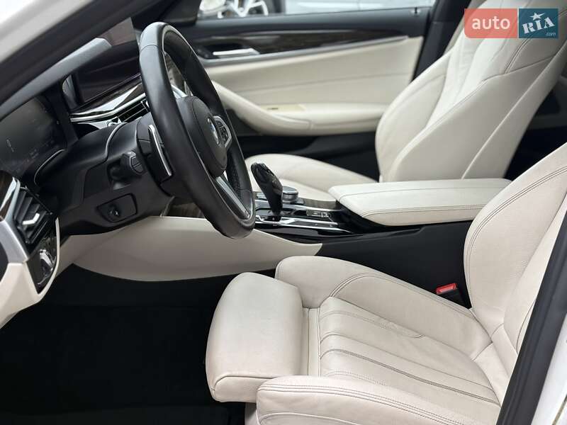 Седан BMW 5 Series 2022 в Львове