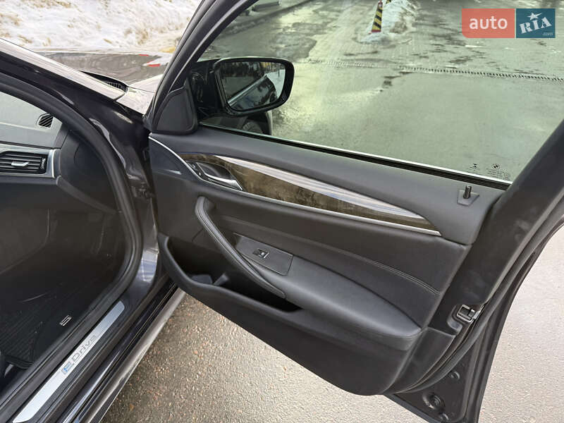 Седан BMW 5 Series 2019 в Львове