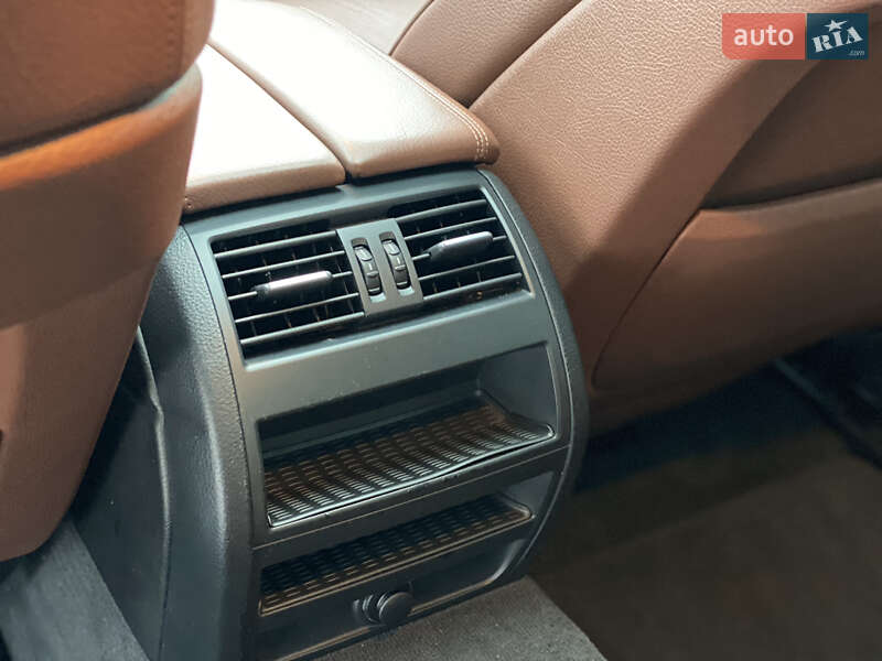 Седан BMW 5 Series 2011 в Стрые