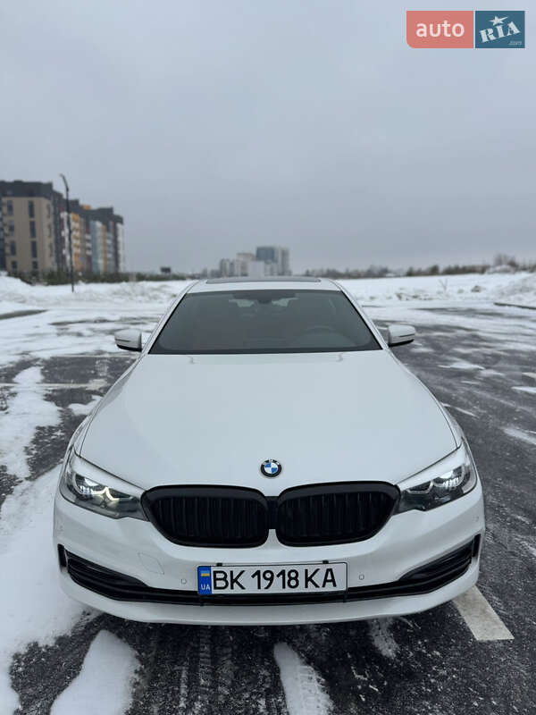 Седан BMW 5 Series 2017 в Ровно