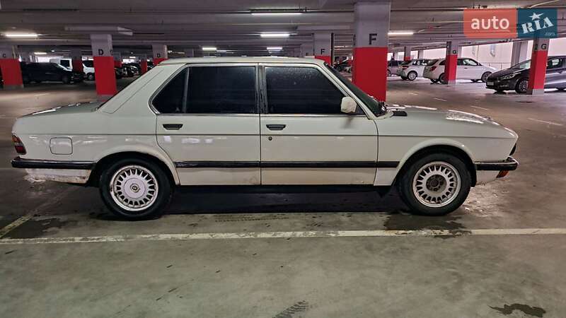 Седан BMW 5 Series 1987 в Львове
