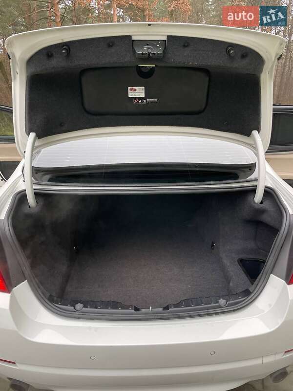 Седан BMW 5 Series 2011 в Львове