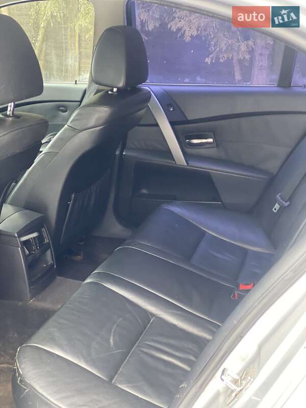 Седан BMW 5 Series 2004 в Калуше