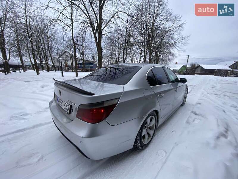 Седан BMW 5 Series 2004 в Калуше